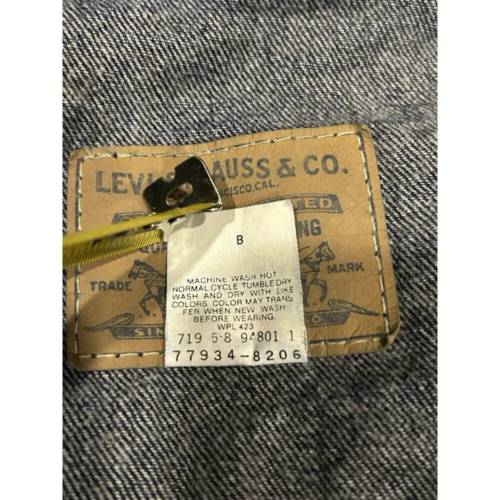 Levi’s Trucker Jacket Sz LARGE Denim Blue Jean Button Up Vintage 77934-8206 - Picture 4 of 16